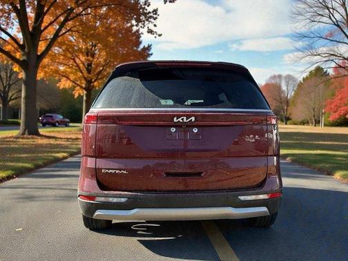 2024 Kia Carnival LX