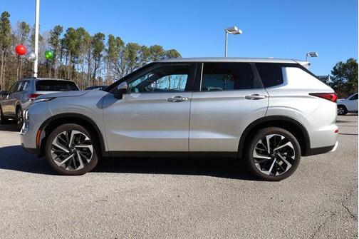 2023 Mitsubishi Outlander SE