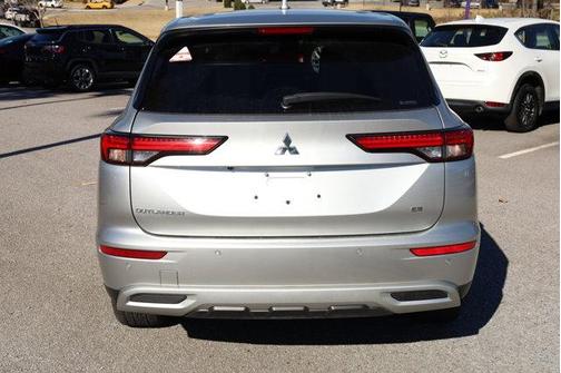 2023 Mitsubishi Outlander SE