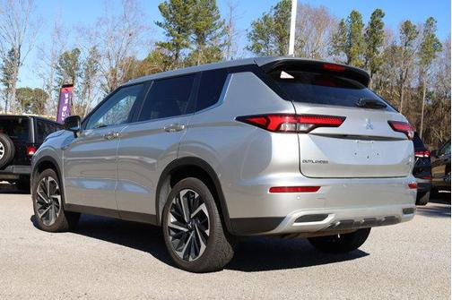 2023 Mitsubishi Outlander SE