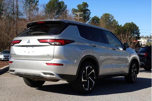 2023 Mitsubishi Outlander SE