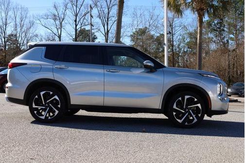2023 Mitsubishi Outlander SE