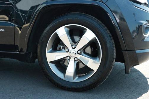 Brilliant Black Crystal Pearlcoat 2016 Jeep Grand Cherokee Overland