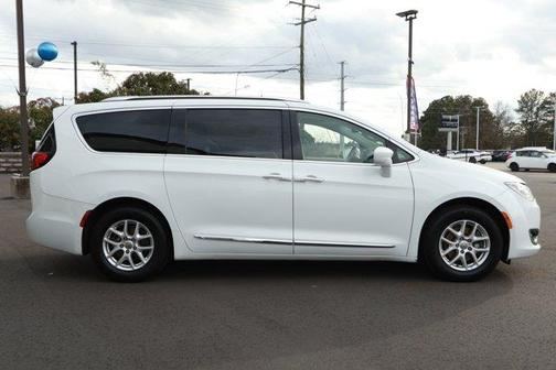 2020 Chrysler Pacifica Touring-L
