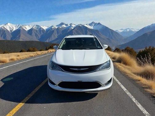 2020 Chrysler Pacifica Touring-L