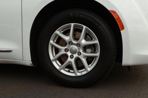 2020 Chrysler Pacifica Touring-L