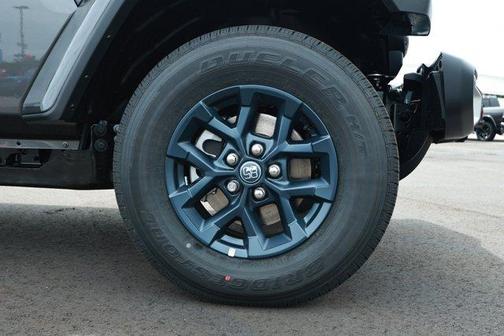 Granite Crystal Clearcoat Metallic 2026 Jeep Gladiator 85th Anniversary Edition