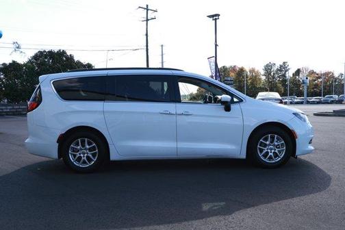 2021 Chrysler Voyager LXI