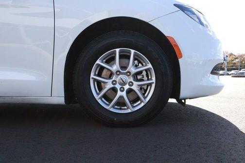 2021 Chrysler Voyager LXI