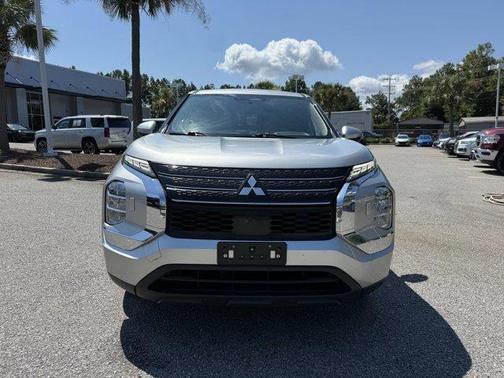 2022 Mitsubishi Outlander ES