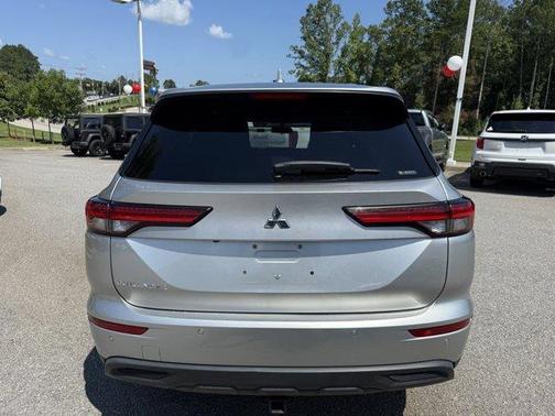2022 Mitsubishi Outlander ES