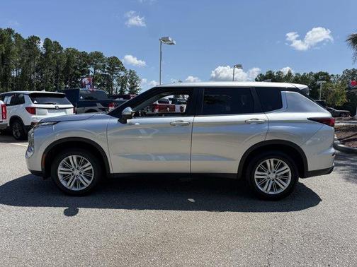2022 Mitsubishi Outlander ES