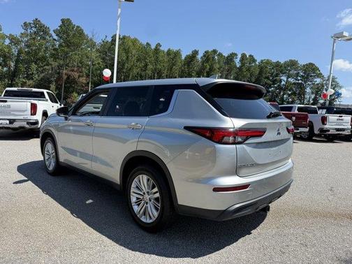 2022 Mitsubishi Outlander ES