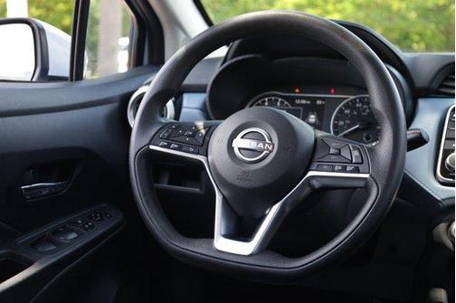 Gray Sky Pearl 2024 Nissan Versa 1.6 SV