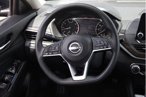 Black 2023 Nissan Altima 2.5 SV
