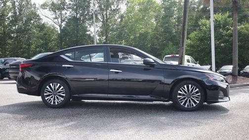 Black 2023 Nissan Altima 2.5 SV