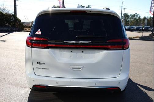 2022 Chrysler Pacifica Touring-L