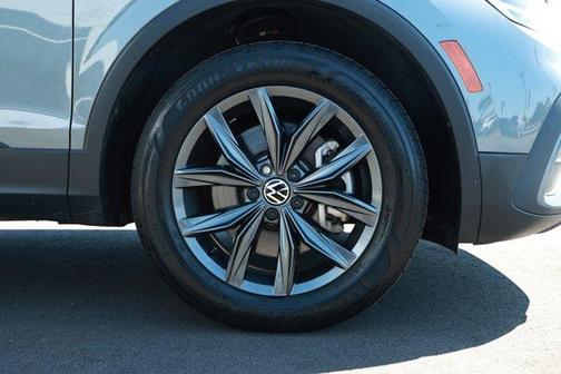 Platinum Gray Metallic 2022 Volkswagen Tiguan 2.0T SE