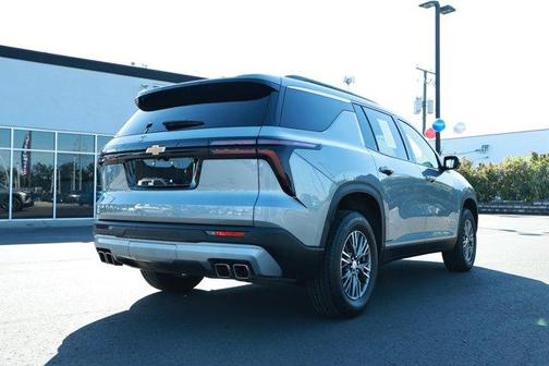 Sterling Gray Metallic 2024 Chevrolet Traverse LT