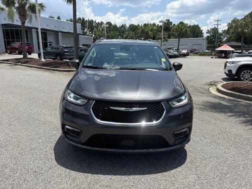 2022 Chrysler Pacifica Touring-L
