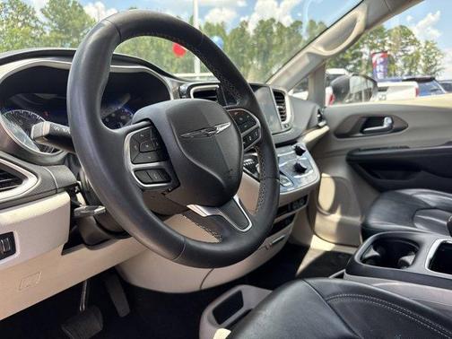 2022 Chrysler Pacifica Touring-L