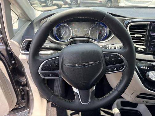 2022 Chrysler Pacifica Touring-L