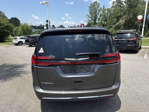 2022 Chrysler Pacifica Touring-L