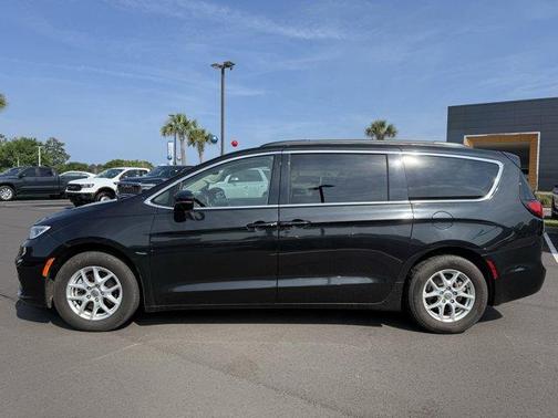 2022 Chrysler Pacifica Touring-L