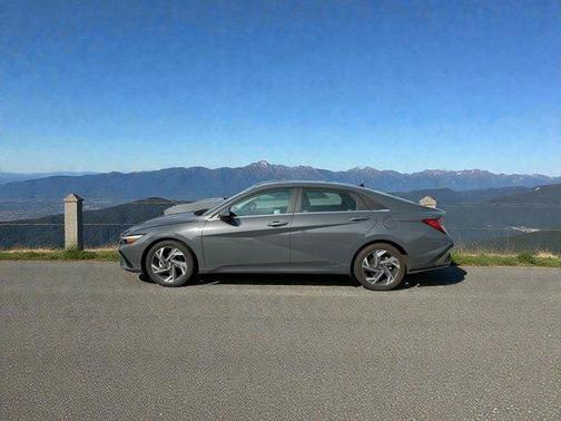 2025 Hyundai ELANTRA Limited