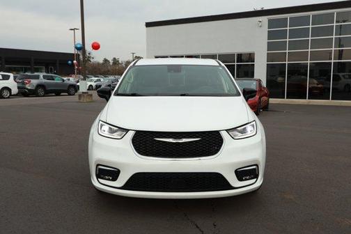 2024 Chrysler Pacifica Touring-L