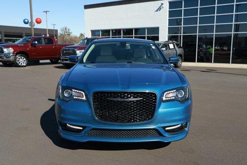 2022 Chrysler 300 Touring L