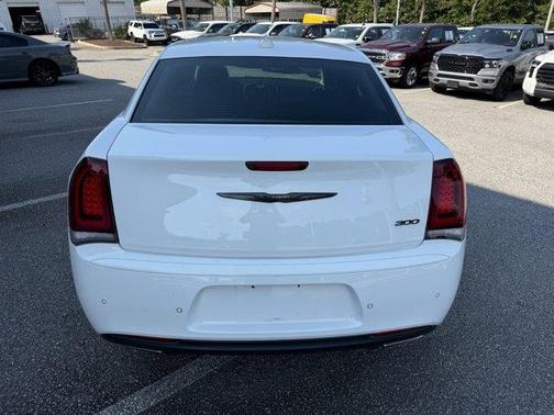 2021 Chrysler 300 Touring L