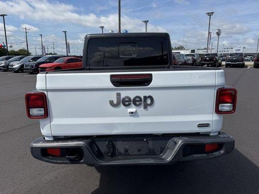 2023 Jeep Gladiator Overland