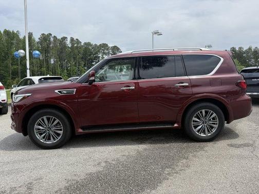2022 INFINITI QX80 Luxe