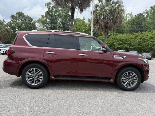 2022 INFINITI QX80 Luxe