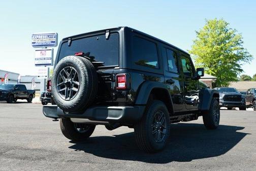 Black Clearcoat 2026 Jeep Wrangler Sport