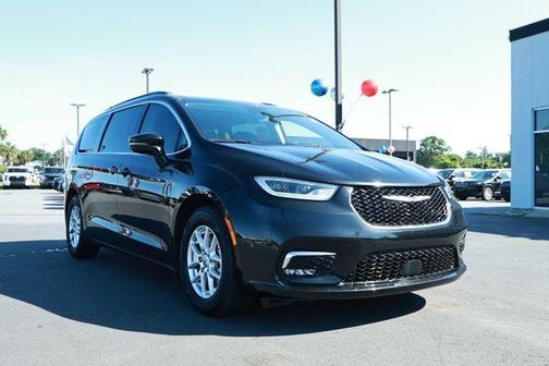 Brilliant Black Crystal Pearlcoat 2022 Chrysler Pacifica Touring-L