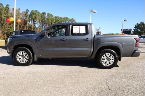 2023 Nissan Frontier SV