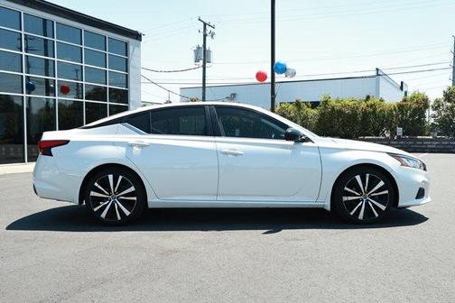White 2020 Nissan Altima 2.5 SR