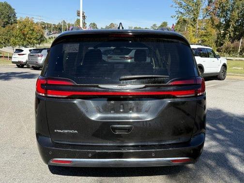 2022 Chrysler Pacifica Touring-L