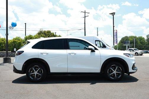 White 2023 Honda HR-V EX-L