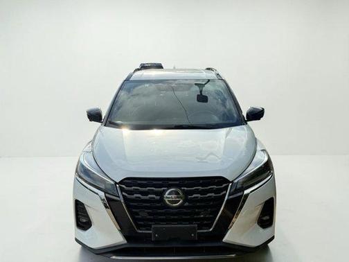 Aspen White 2021 Nissan Kicks SR