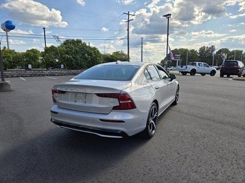 2024 Volvo S60 B5 Plus Dark Theme