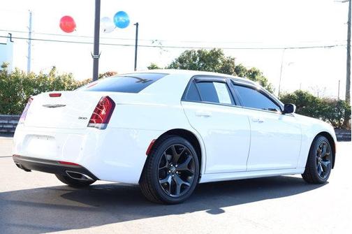 2022 Chrysler 300 Touring L
