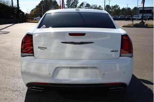 2022 Chrysler 300 Touring L