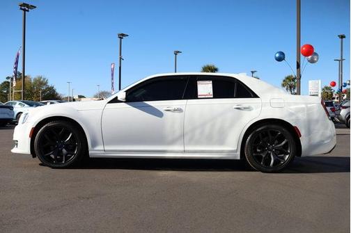 2022 Chrysler 300 Touring L