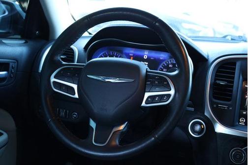 2022 Chrysler 300 Touring L