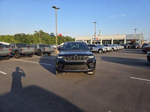 2025 Jeep Grand Cherokee Laredo