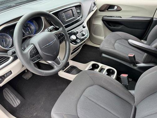 2017 Chrysler Pacifica LX
