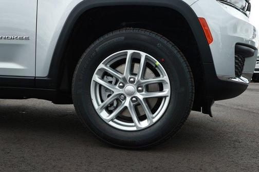 Silver Zynith 2026 Jeep Grand Cherokee L Laredo